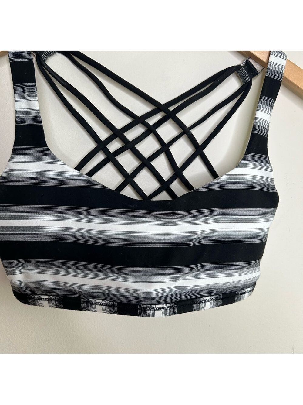 Lululemon Free To Be Wild Capilano Stripe Black White Size 6 - Picture 7 of 8